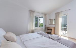 Ένα ή περισσότερα κρεβάτια σε δωμάτιο στο Villa Romi M +14 φωτογραφίες