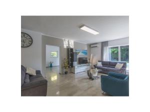 Χώρος καθιστικού στο Villa Romi M