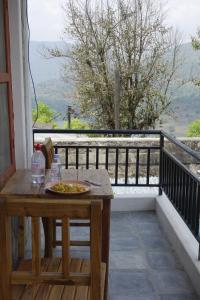 شرفة أو تراس في Dinesh House
