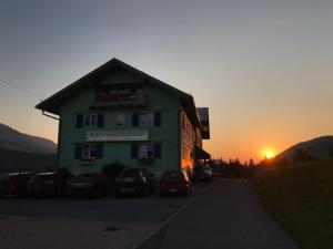Pohľad na východ alebo západ slnka z hotela alebo blízkeho okolia