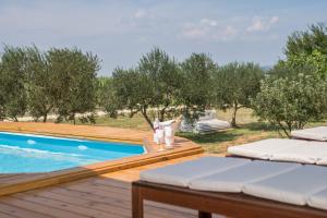 Πισίνα στο ή κοντά στο Villa Yvana