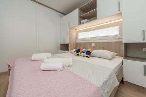 Ένα ή περισσότερα κρεβάτια σε δωμάτιο στο Villa Yvana