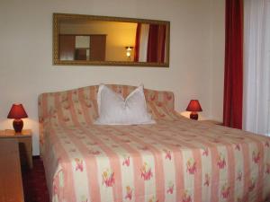 Postel nebo postele na pokoji v ubytování Hotel Winzerverein