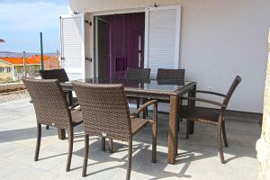 Balkón nebo terasa v ubytování Apartment Camelia with pool and sea view