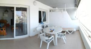 Balkón alebo terasa v ubytovaní Apartamentos Esmeralda 2