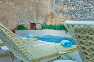 Bazén v ubytování Sa Creu Nova Petit Palais Art & Spa nebo v jeho okolí
