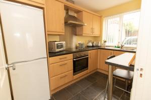Gallery image of PondeROSEa Cottage Free Gated Parking M1 & City location, wood stove in Lisburn