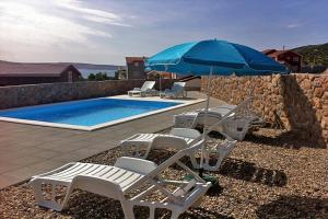 Bazén v ubytování Apartment Camelia with pool and sea view nebo v jeho okolí