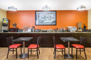 Ресторан / й інші заклади харчування у Super 8 by Wyndham Baker City