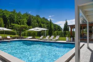 Bazén v ubytování Venica & Venica Wine Resort nebo v jeho okolí