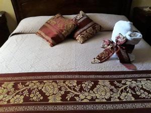 מיטה או מיטות בחדר ב-Mary House