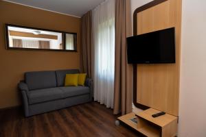 TV a/nebo společenská místnost v ubytování Hotel Zámek Berchtold