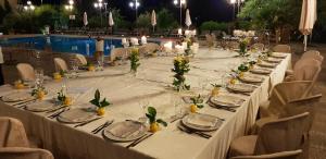 Bazén v ubytovaní Riviera Hotel alebo v jeho blízkosti