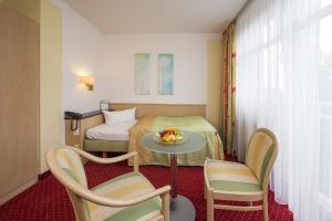 Postel nebo postele na pokoji v ubytování Johannesbad Hotel Phönix + 19 fotografií