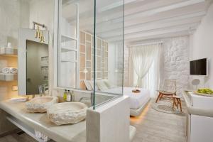 TV in/ali zabaviščno središče v nastanitvi Petri Suites