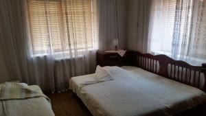 A bed or beds in a room at Guest house Denitsa