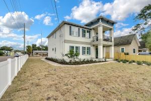 a white house with a fence in front of it at New 3/2 Duplex Minutes From Heart of Tampa -Unit B in Tampa