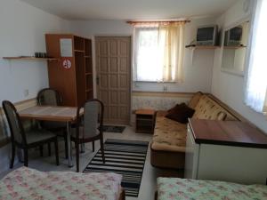 a living room with a couch and a table at Domek letniskowy Mauritius in Mielno