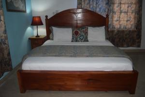 Letto o letti in una camera di Coconut Pointe Villa & Beach Resort