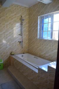 Bagno di Coconut Pointe Villa & Beach Resort