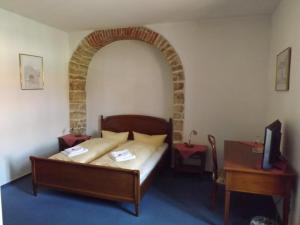 Postel nebo postele na pokoji v ubytování Hotel "Zur Sonne"