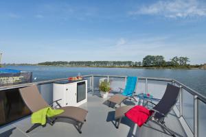 Houseboat tesisinde bir balkon veya teras