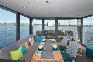 Φωτογραφία από το άλμπουμ του Houseboat σε Błotnik