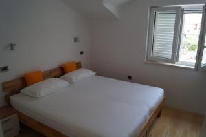Postel nebo postele na pokoji v ubytování Apartmani Nada