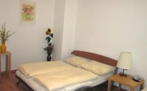 Posteľ alebo postele v izbe v ubytovaní Pension Hotel Mariahilf