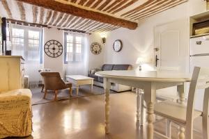 a kitchen and living room with a table and chairs at Bijou Apartment in Safranier - Old Town Antibes in Antibes
