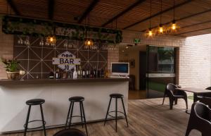 Lounge nebo bar v ubytování Hotel Lomas 10 Medellin