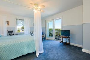 a bedroom with a bed and a ceiling fan at Payne's Harbor View Inn in New Shoreham