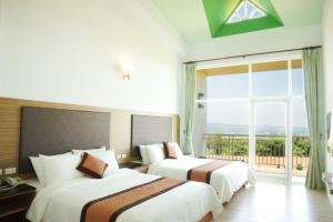 A bed or beds in a room at Coral B&B