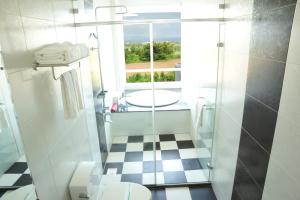 A bathroom at Coral B&B
