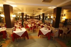 Restaurace v ubytování Chems Hotel