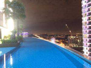 Hồ bơi trong/gần [SLEEP 5PAX] Natural Living (i-Soho, i-City) +9 ảnh