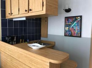 Köök või kööginurk majutusasutuses Coco Mar Oceanview Studios