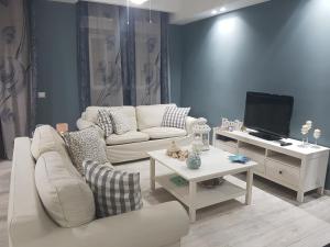 a living room with a couch and a tv at Cadaques Caribe Pez 103 in Bayahibe