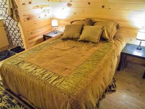 Postel nebo postele na pokoji v ubytování Zion’s Cozy Cabin's