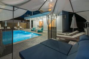 Bazén v ubytování Maridenia Villa - Family Escape with Private Pool, by ZanteWize nebo v jeho okolí