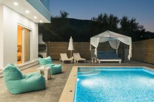 Bazén v ubytování Maridenia Villa - Family Escape with Private Pool, by ZanteWize nebo v jeho okolí