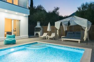 Bazén v ubytování Maridenia Villa - Family Escape with Private Pool, by ZanteWize nebo v jeho okolí