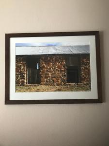 a picture of a fireplace on a wall at The Bakehouse Motel in Goulburn