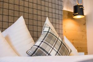 Postel nebo postele na pokoji v ubytování Hotel Vier Jahreszeiten