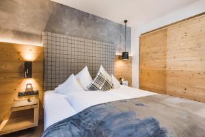 Postel nebo postele na pokoji v ubytování Hotel Vier Jahreszeiten