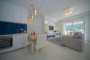 Kuchyň nebo kuchyňský kout v ubytování Oyster Paradise Blue Apartment