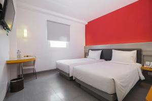 Postel nebo postele na pokoji v ubytování Amaris Hotel Sriwedari Solo