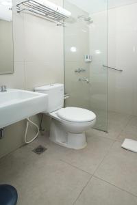 Koupelna v ubytování Amaris Hotel Sriwedari Solo