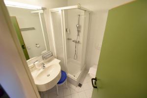 Ein Badezimmer in der Unterkunft Hotel Neutor Express