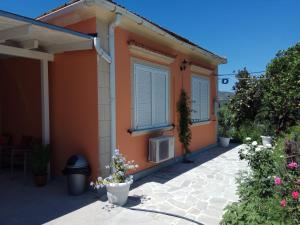 The building in which the holiday home is located